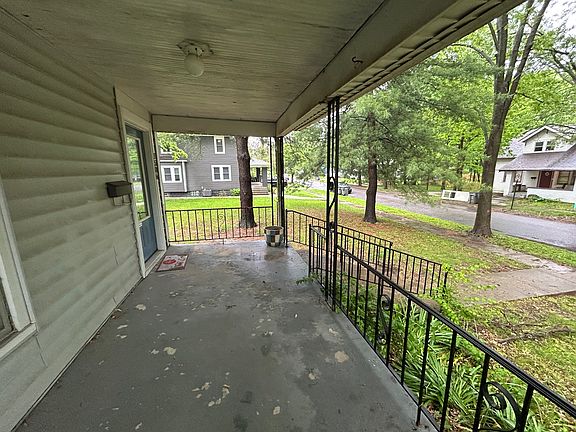 4th image of 1506 E Edwards Ave
