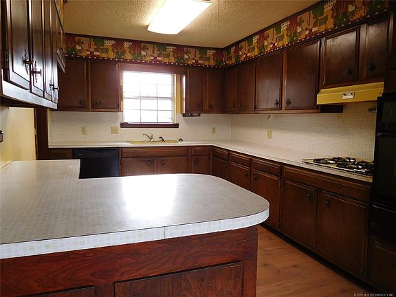 2nd image of 909 E Pierce Ave
