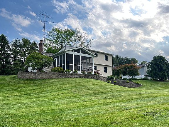 3rd image of 1410 Wright Dr