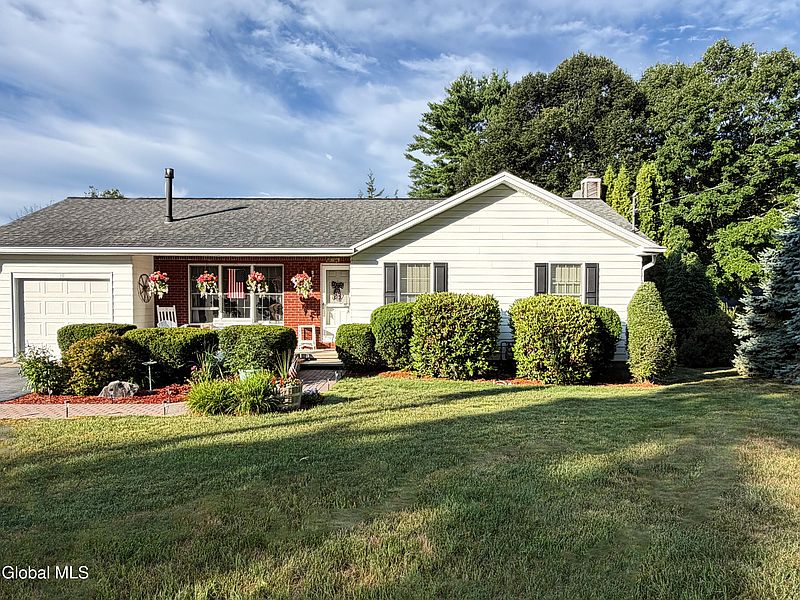 2nd image of 19 Lakeview Circle Drive