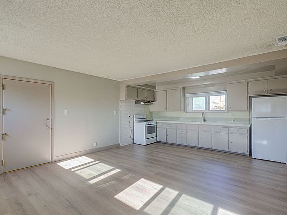 2nd image of 304 W Spruce Ave