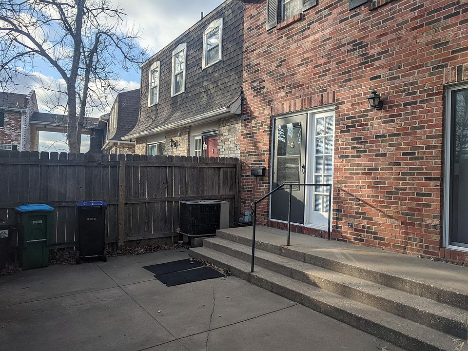 1st image of 8522 W 85th St