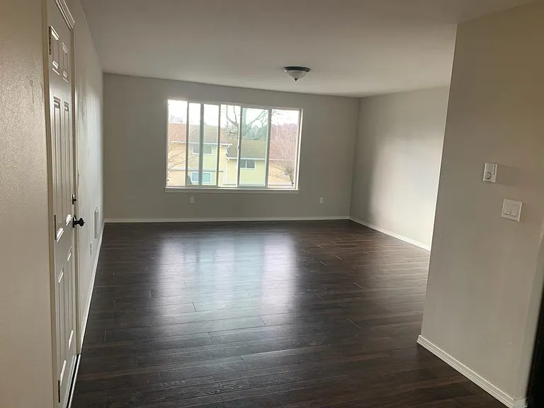 Rosewood Commons — Photo 6