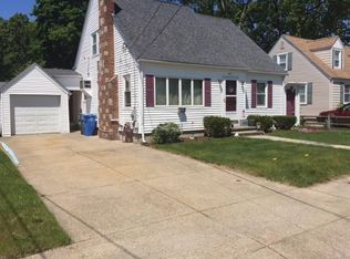 33 Sunset Ter, Cranston, RI 02905