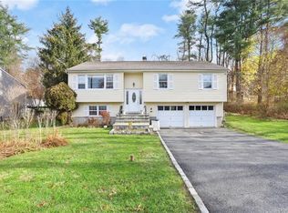 230 Linda Ave, Hawthorne, NY 10532