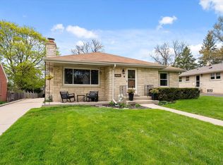 10520 W Stewart Ave, Wauwatosa, WI 53222