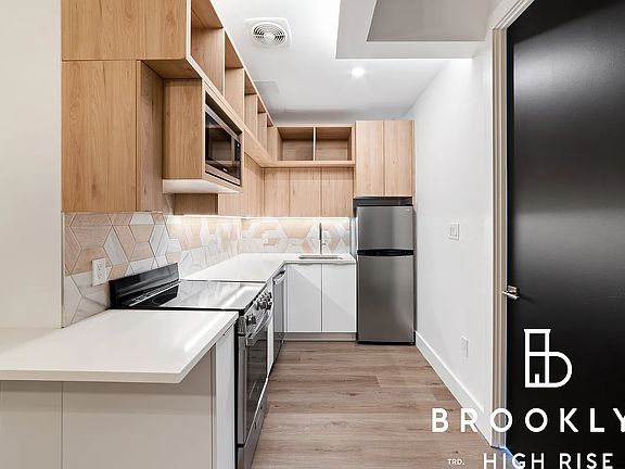 2nd image of 1286 New York Ave APT 4C