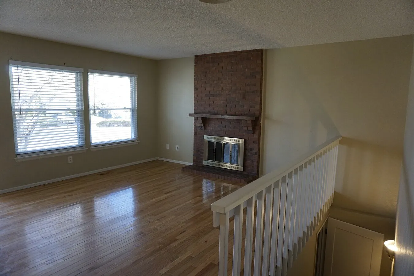 4 bed, 2128 sqft, $2,900 — Photo 4