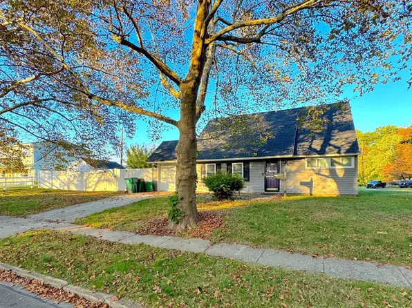 2 Kentucky Ln, Levittown, PA 19055