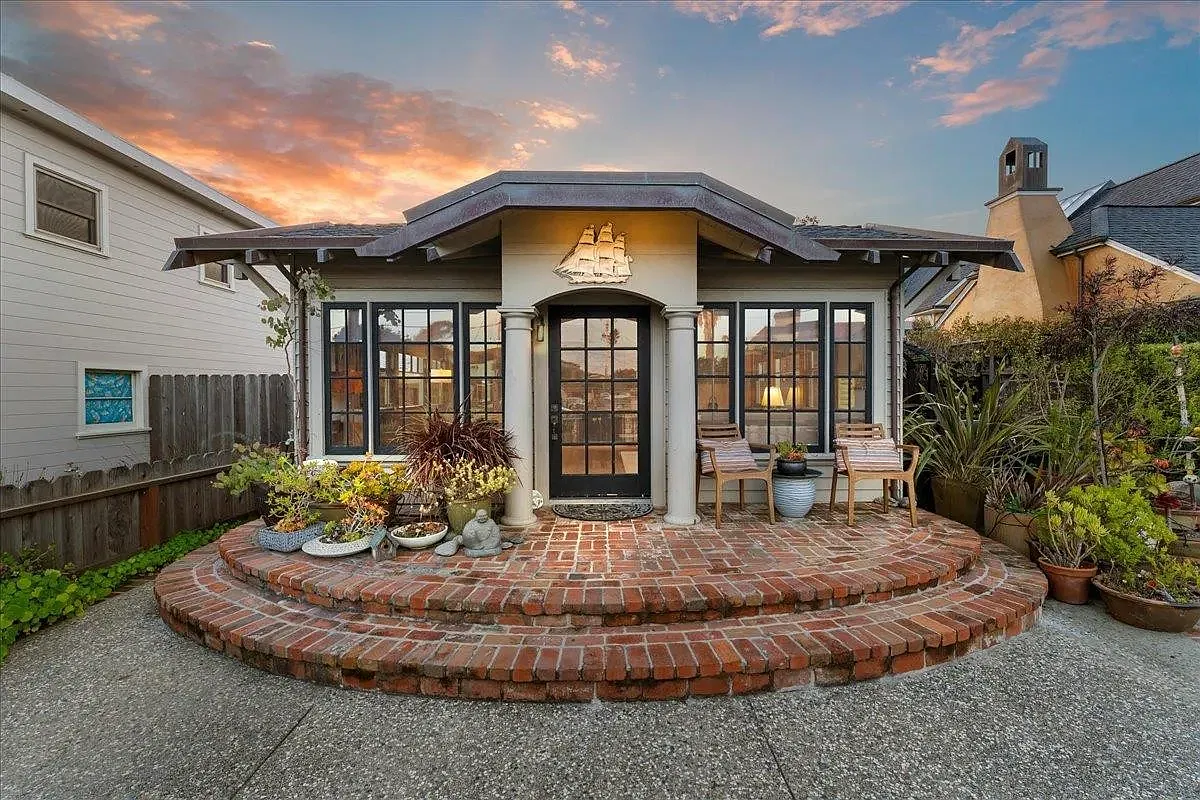 31 Rockview Dr — Photo 1