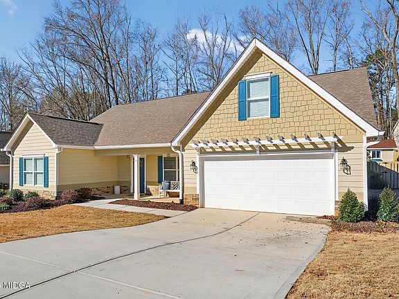 3rd image of 737 Springhill Dr