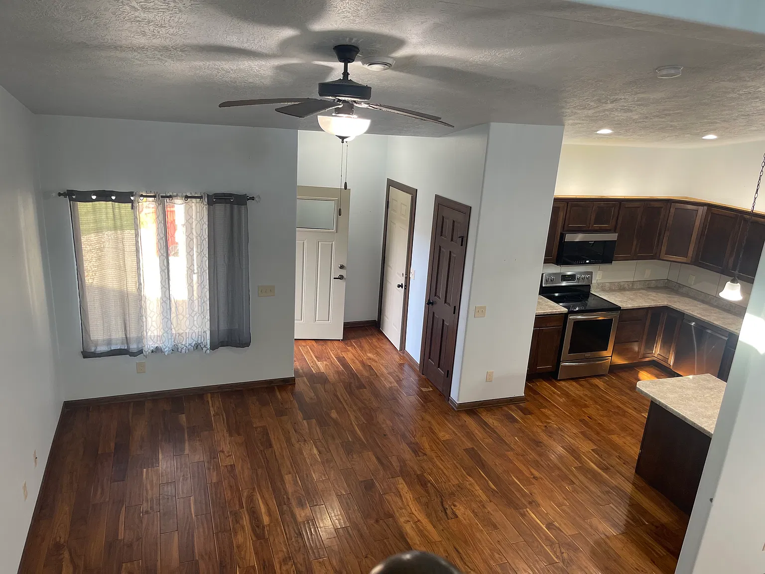 3 bed, 2.5 bath, 1680 sqft, $2,000 — Photo 3