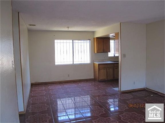 5th image of 10404 Weigand Ave