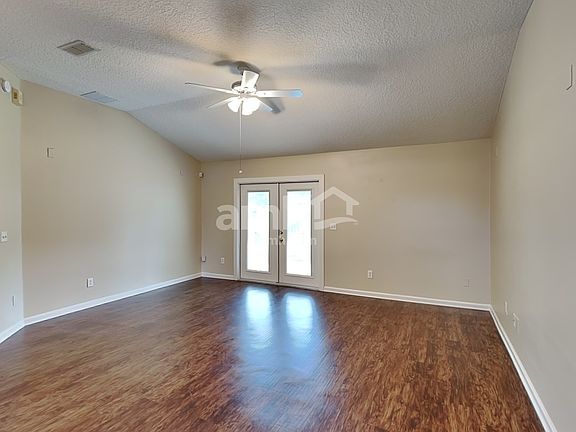 5th image of 1529 Ashleigh St