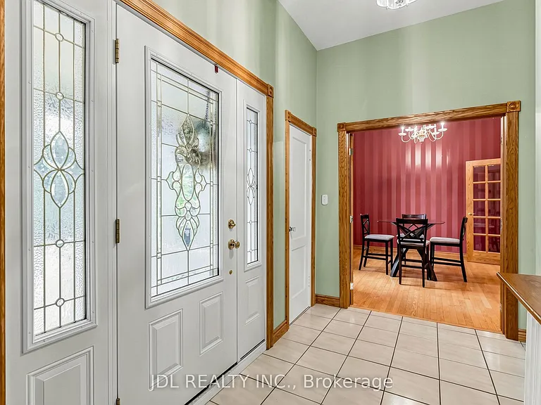 100 Roxborough Rd — Photo 14