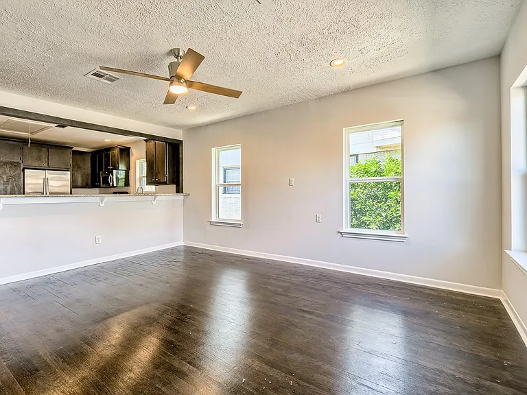 519 W Clay St #2 — Photo 5