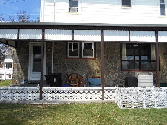 3rd image of 933-935 College Ave