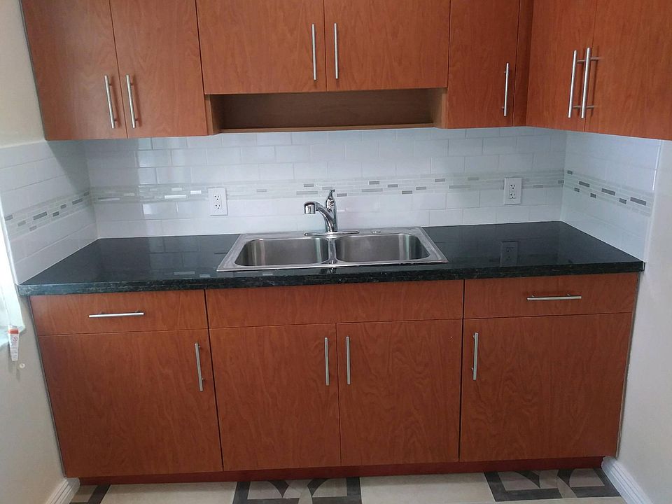 Kitchen cabinets counter- Unit 4