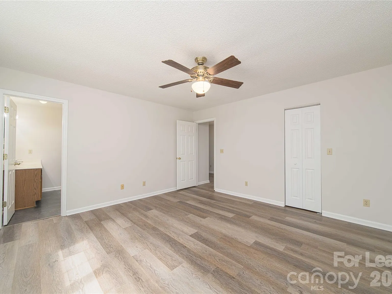 3 bed, 2.0 bath, 1454 sqft, $2,300 — Photo 4