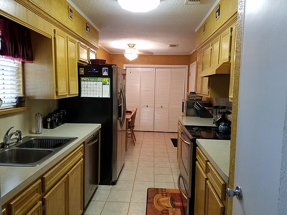 4th image of 504 Lotus St