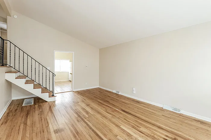 5 bed, 2.0 bath, 1792 sqft, $1,695 — Photo 4