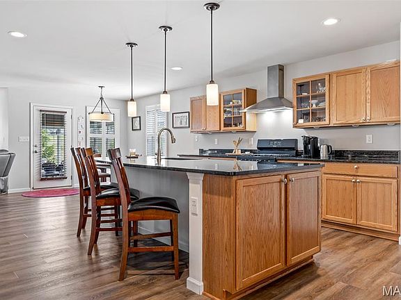 2nd image of 307 Myna Dr