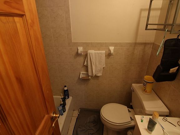 4th image of 165 W 74th St APT 4