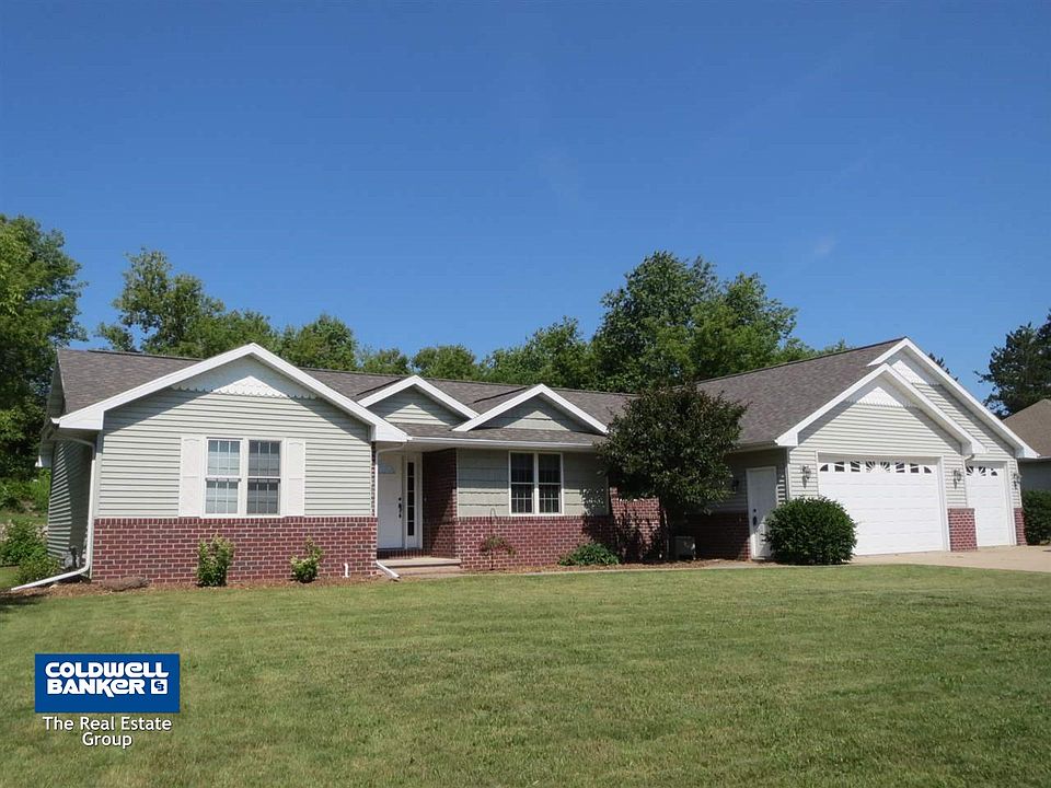 Well Maintained 3 Bed Ranch with Private Backyard!