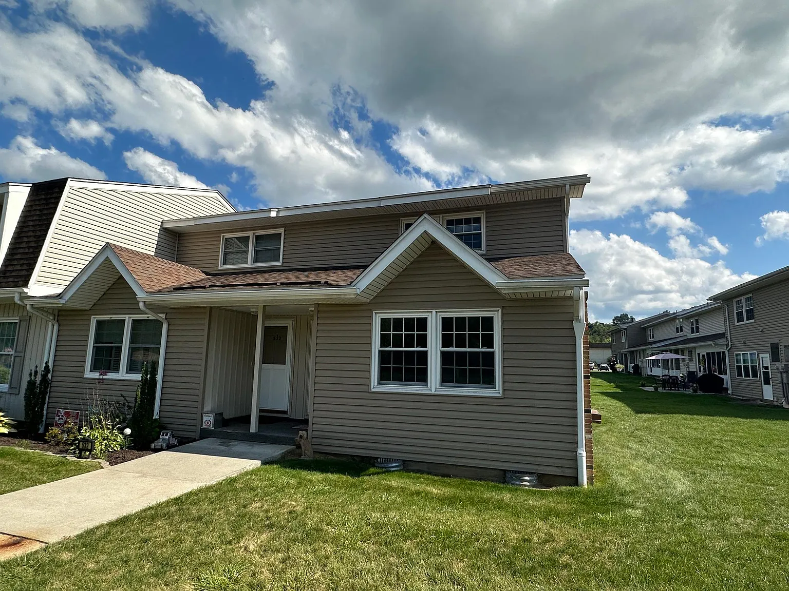 530 Sunbrook Manor Dr — Photo 2