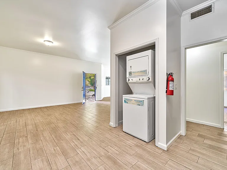 705 S Gramercy Pl — Photo 5