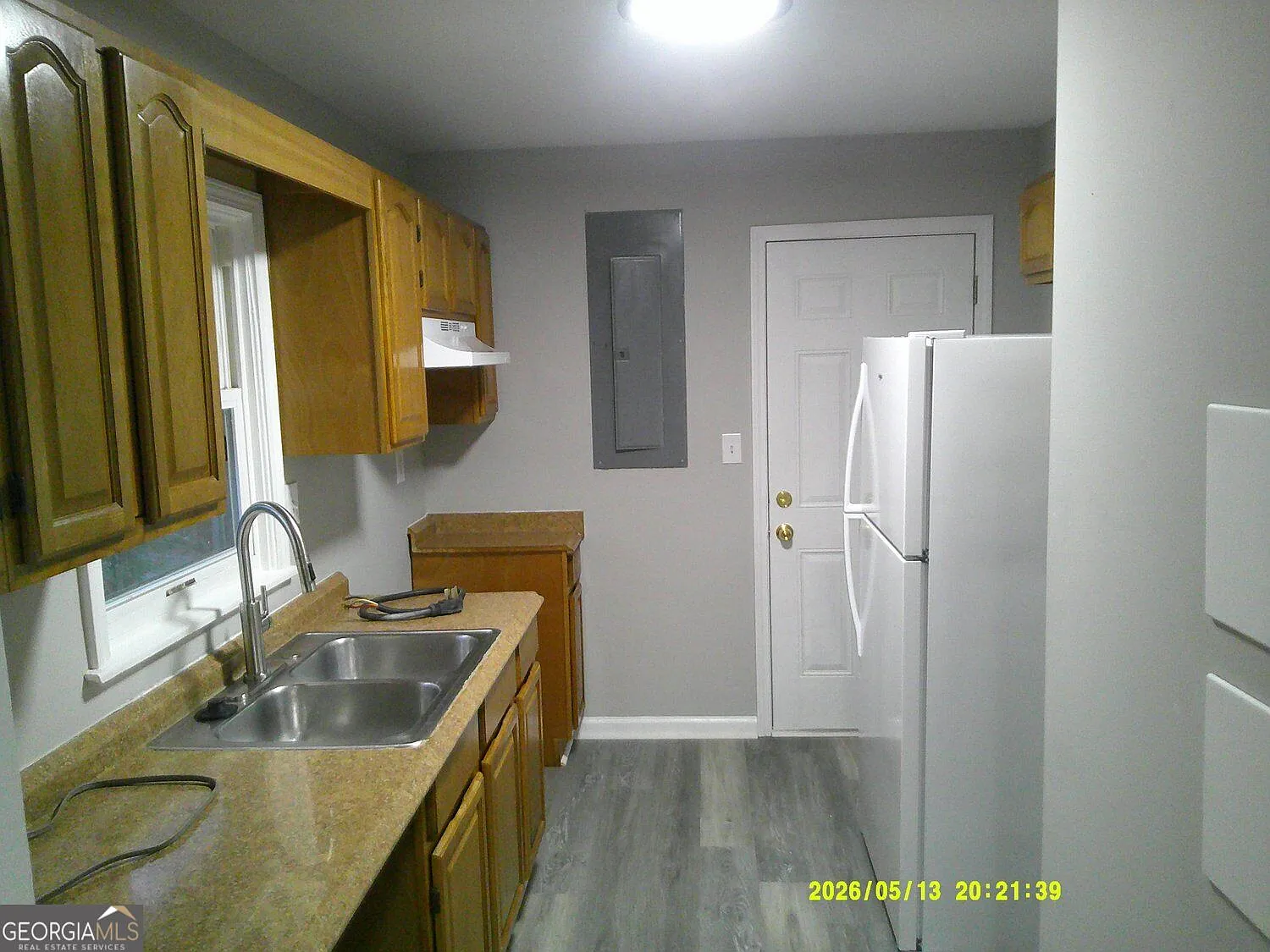 3 bed, 1.0 bath, 2000 sqft, $1,400 — Photo 4