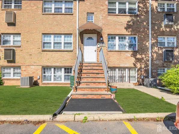393 College Dr, Edison, NJ 08817