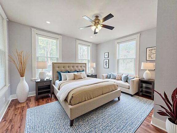 2nd image of 463 Lake Ave APT 1