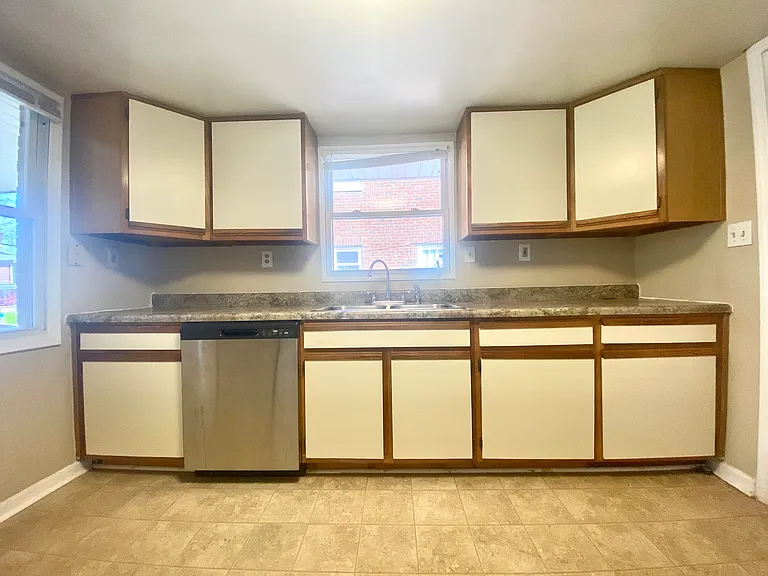 1011 Green St — Photo 5