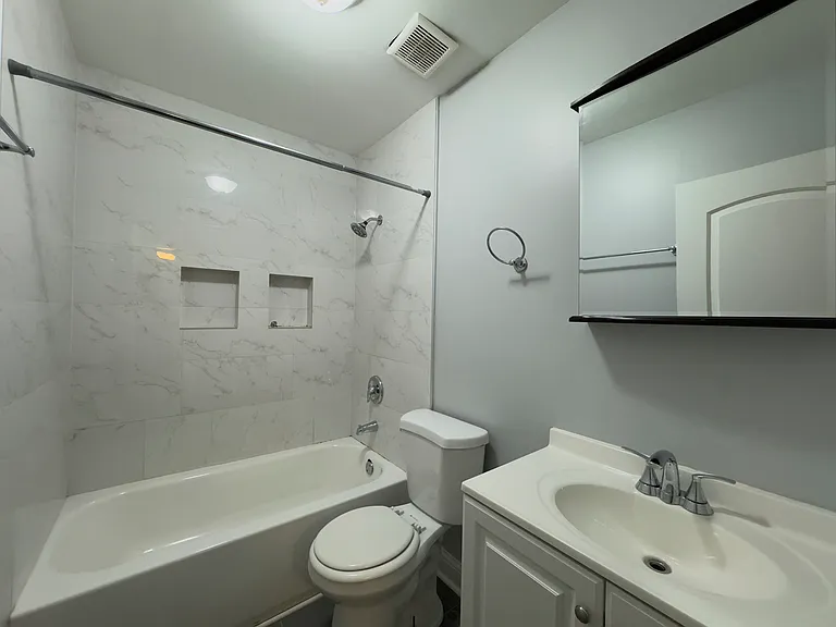 6947 S Jeffery Blvd #3J — Photo 4