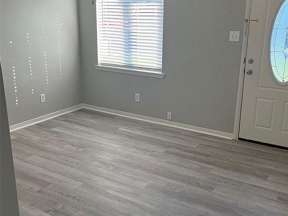 2nd image of 4 Hollywood Dr