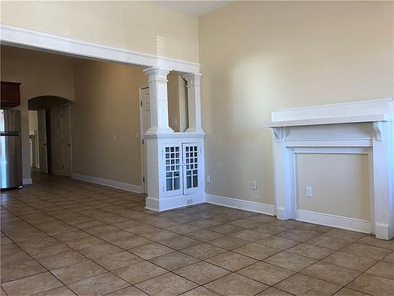 3rd image of 2522 Tulane Ave