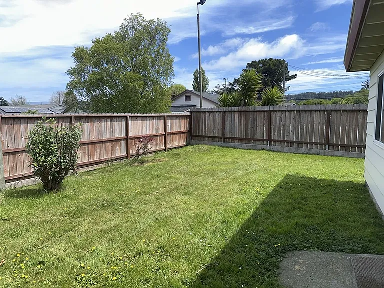 1640 Stromberg Ave — Photo 29