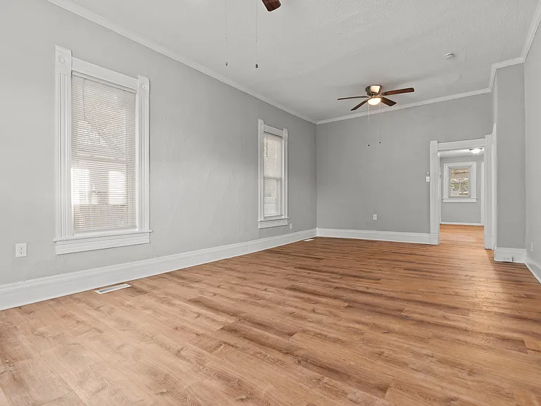 316 W Park St — Photo 17