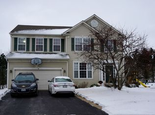 9 Saginaw St, Lake In The Hills, IL 60156