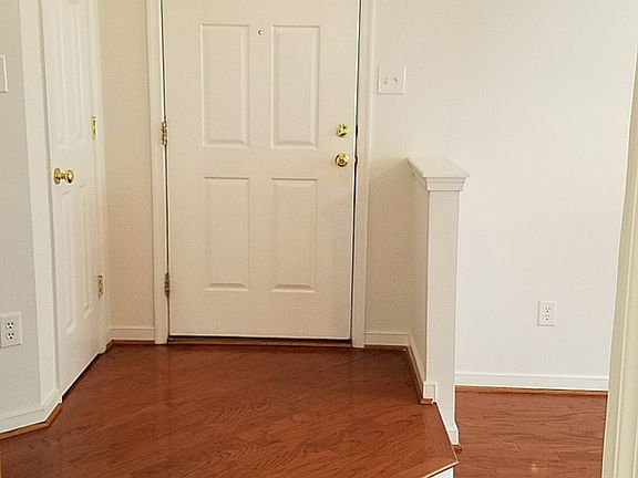 3rd image of 912 Dominion Townes Ct