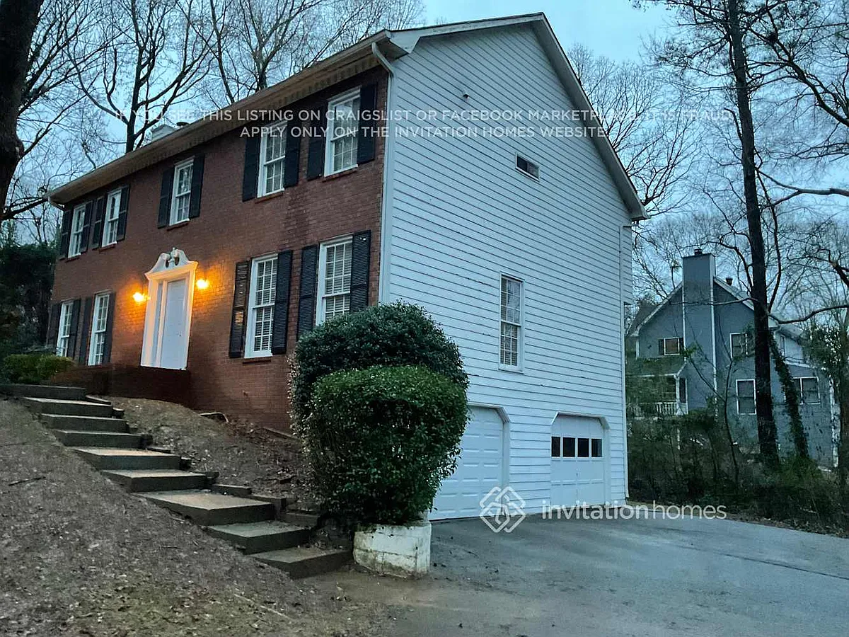 Building Photo - 4122 Deerbrook Way SW