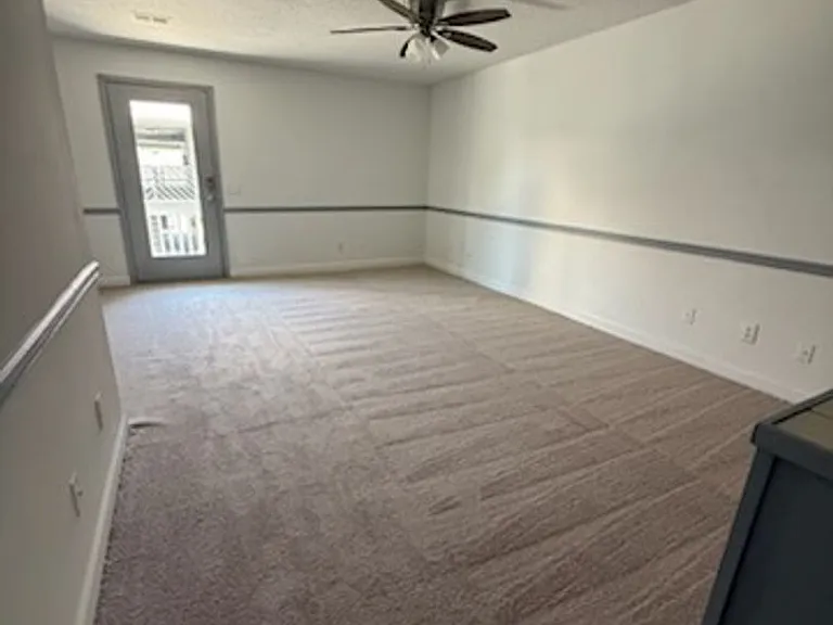 Stonehenge Apartments — Photo 14