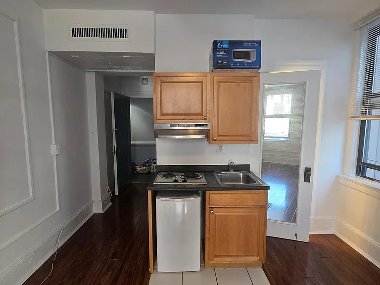 1324 Locust St #412 — Photo 10