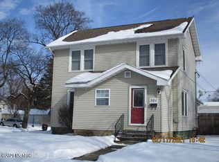 301 Cecil St, Buchanan, MI 49107