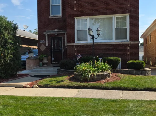 1027 32nd Ave APT 1, Bellwood, IL 60104