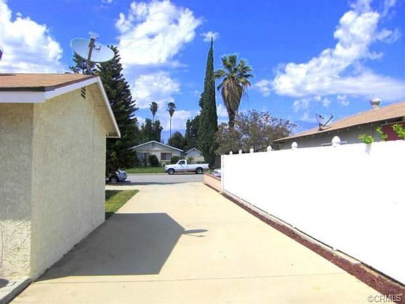 Huge Concrete Driveway, ready for RV and Toys!
