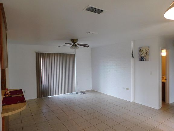 3rd image of 907 Karen Dr
