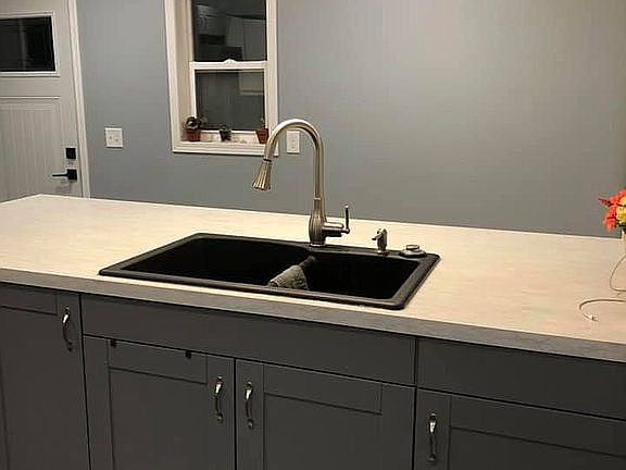 Granite sink in peninsula