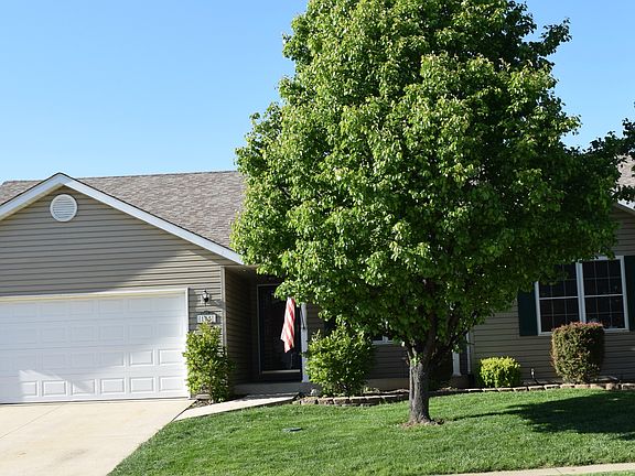 2nd image of 105 E Harrisonville Dr